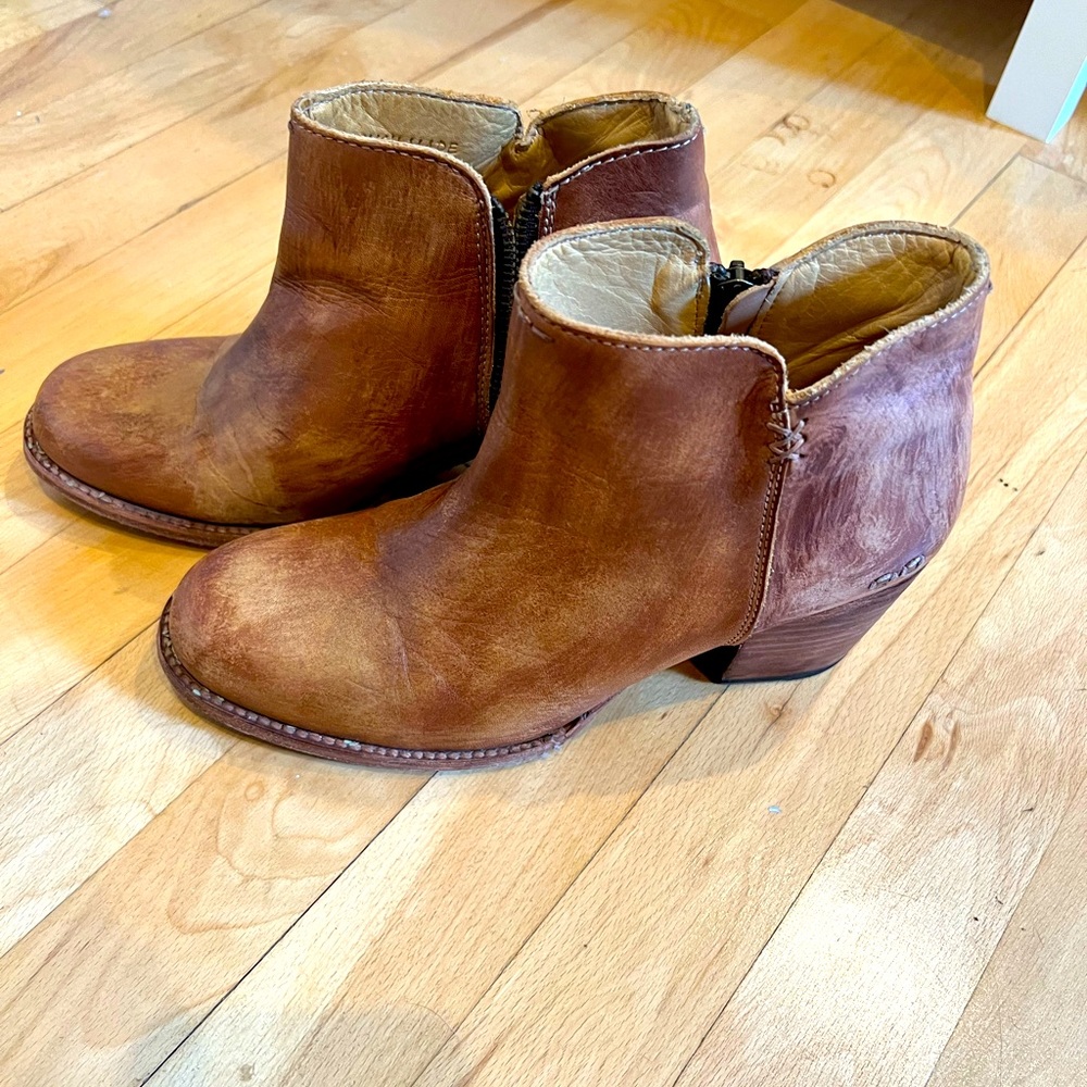 Bed Stu YELL Rustic Distressed Vintage Brown Real Leather Zip Ankle Boot Size 8